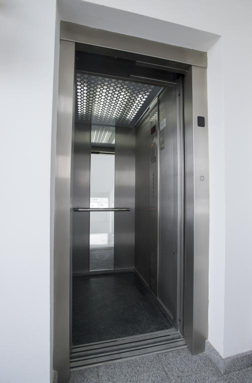 Heights Accommodation Unirii Free Parking Zone 부쿠레슈티 외부 사진